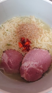 厚切りハムのせ ピリ辛塩ラーメン