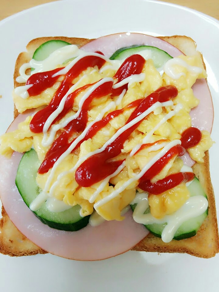 朝食☆ハムチーズとふわふわ卵のトースト