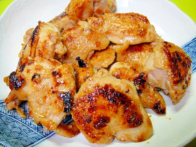 にんにく風味☆鶏もも肉の醤油麹七味焼き