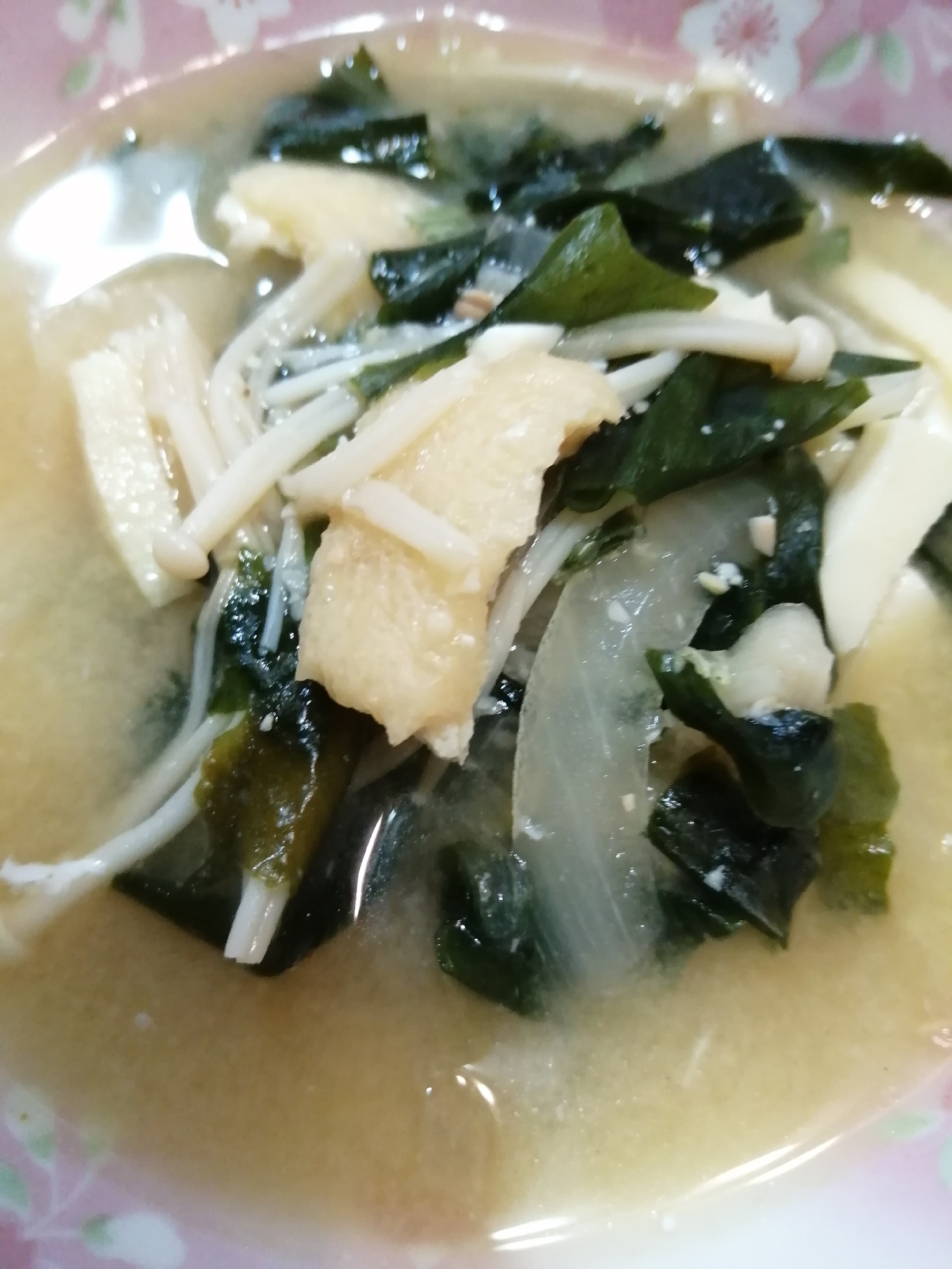 玉ねぎと高野豆腐とわかめの味噌汁