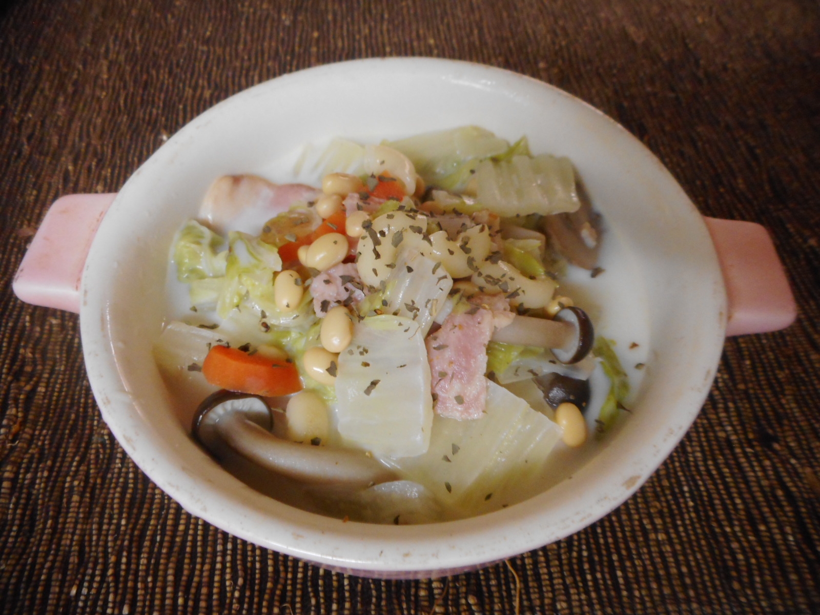 白菜と大豆とマカロニのミルクスープ