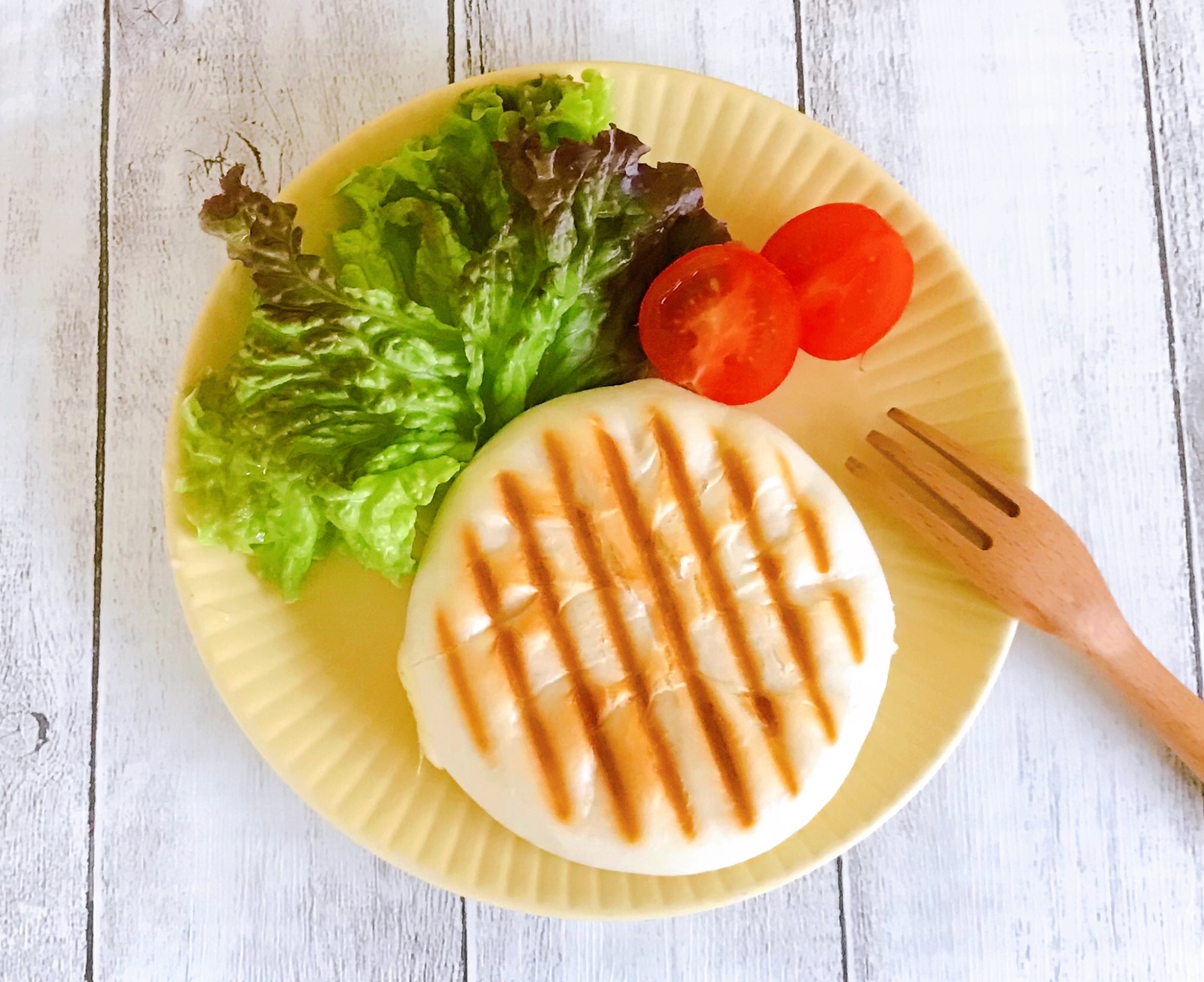 ホットサンドメーカーでピリ辛焼き肉まん♪