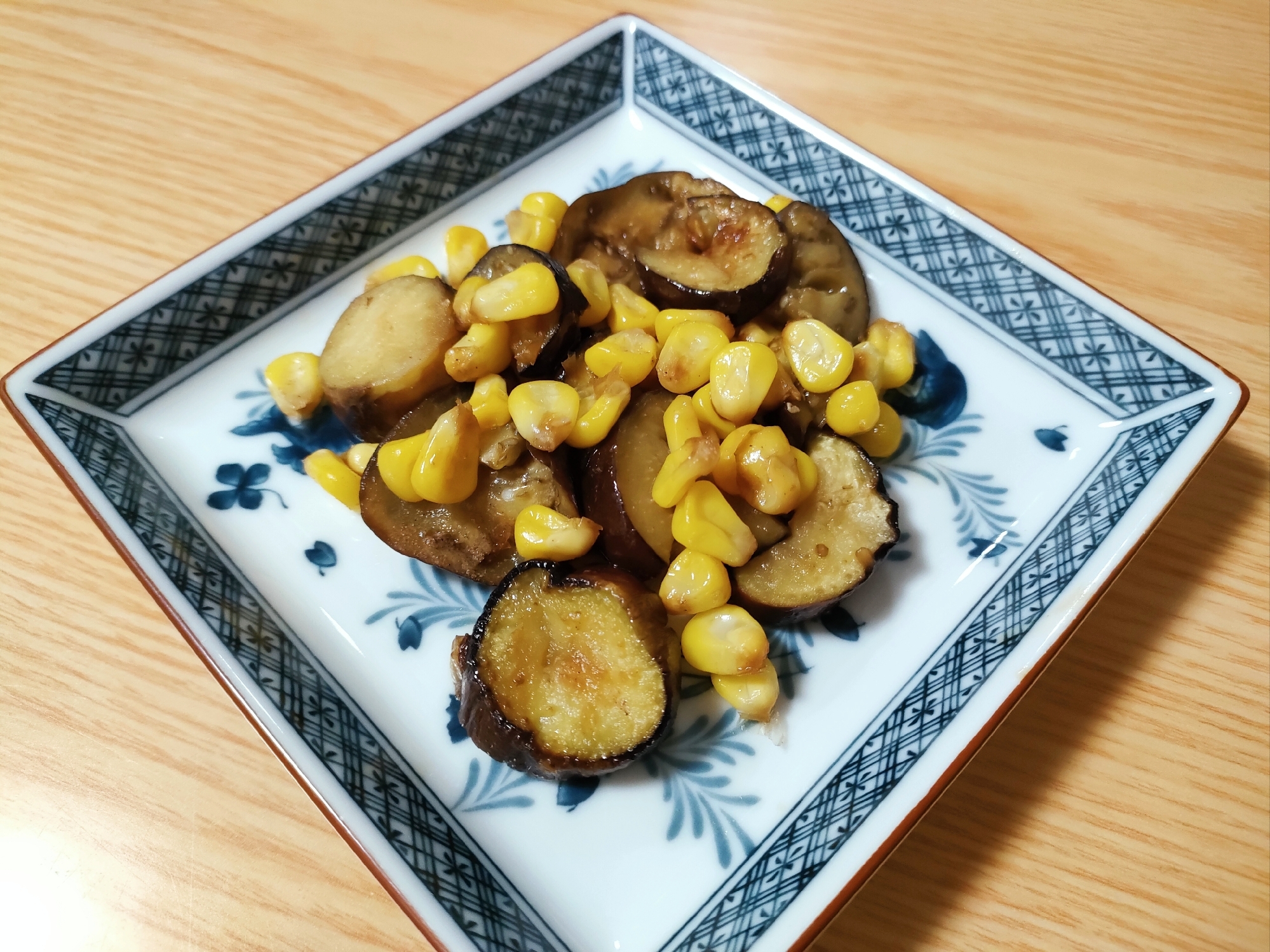 なすととうもろこしのバター醤油炒め