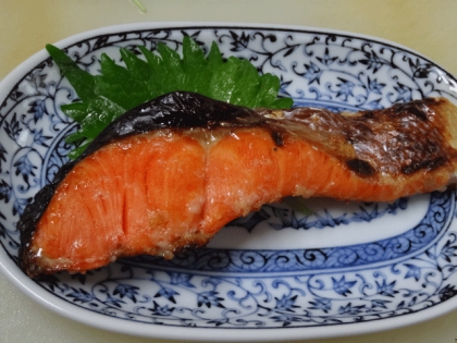 tirutiruさん　こんちには
薄塩紅鮭を使って　作ってみました
ふっくら感が　美味しいですね＾＾