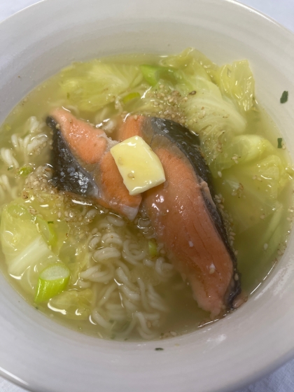 サッポロ一番で鮭塩ラーメン♪