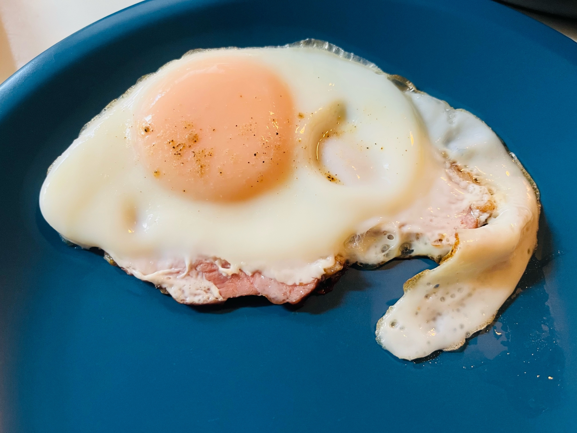 合鴨スモークの目玉焼き