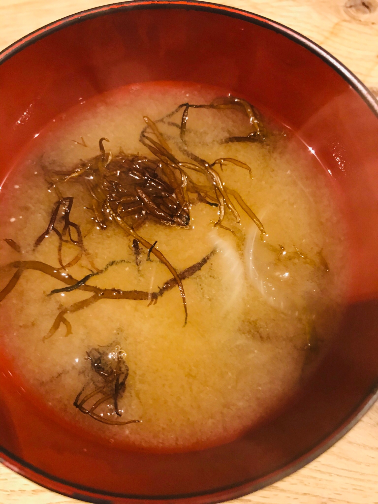 煮干しだし　玉ねぎとふのりのお味噌汁