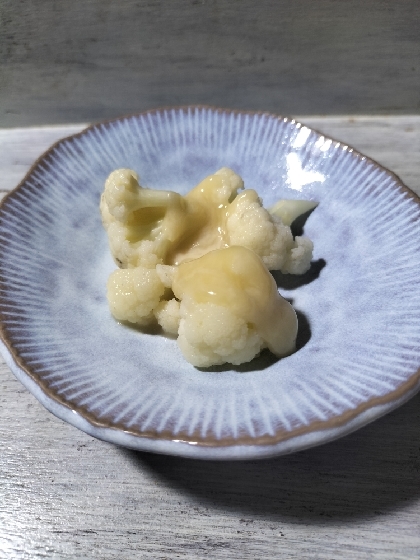 きょうはこちら♬珍しくカリフラワー購入したのでとろとろチーズソースで美味しく食べてみました♡素敵レシピ感謝❦