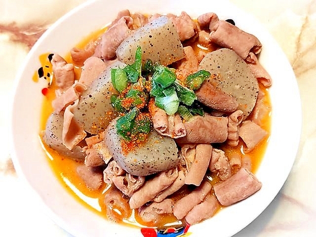 白モツとこんにゃくでおつまみに？味噌煮が美味い♪