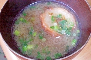 今日のお汁！ 「仙台麩と豆、モズクの味噌汁」 ♪♪ レシピ・作り方 by