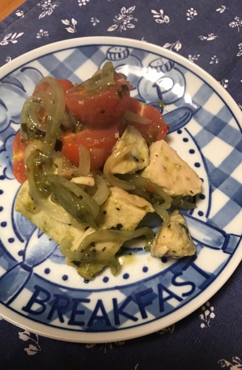 鶏むね肉とミニトマトのバジル炒め