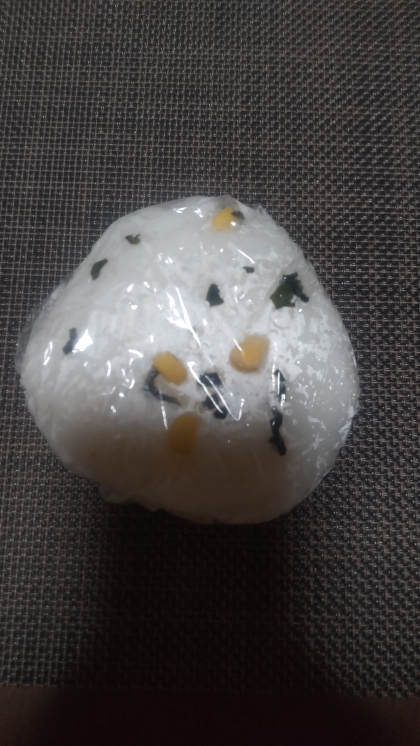 わかめコーン♪おにぎり