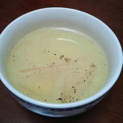 タケノコ茹でたので、タケノコ入れてみました(*^^*)次回は玉子スープ作ってみます。
ごちそうさまでした～(*^ー^)ノ♪