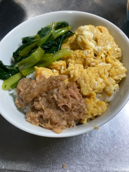 ツナそぼろの三色丼