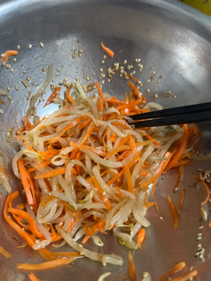 簡単副菜！にんじんともやしのナムル