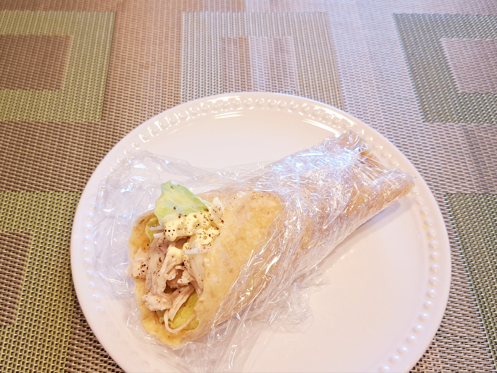 オートミールのトルティーヤで！蒸し鶏と野菜のサンド