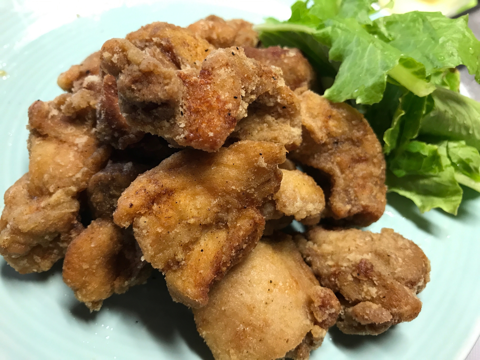 ジューシーなカレー味の唐揚げ