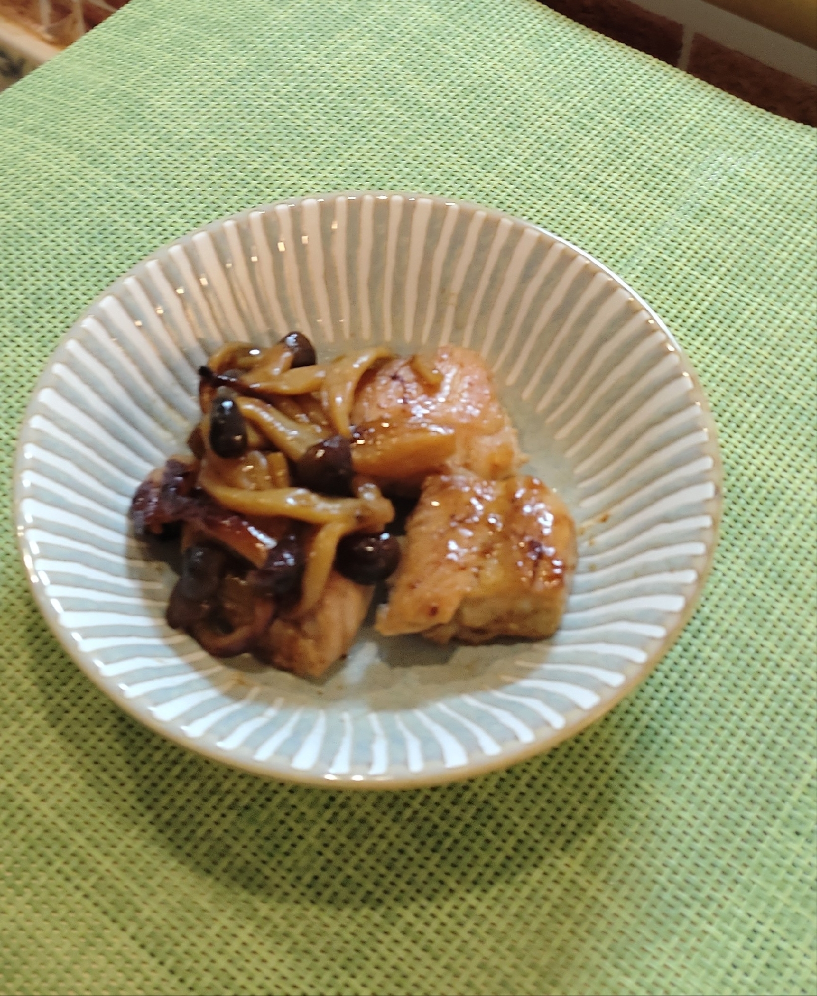 鶏肉としめじの焼き肉たれ焼き