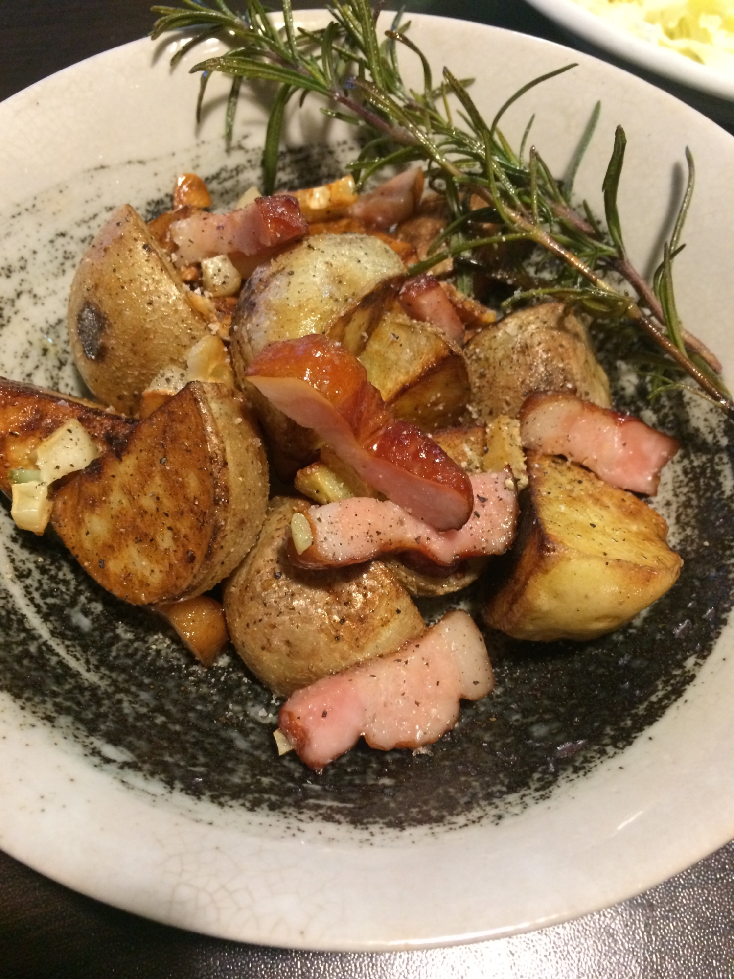 ビールが進む新じゃがとベーコンのローズマリーソテー レシピ 作り方 By サミー4903 楽天レシピ ビールが進む新じゃがとベーコンのローズマリーソテー レシピ 作り方 By サミー4903 楽天レシピ