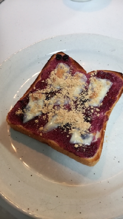 ブルーベリージャム♥きな粉♥チーズ♥トースト