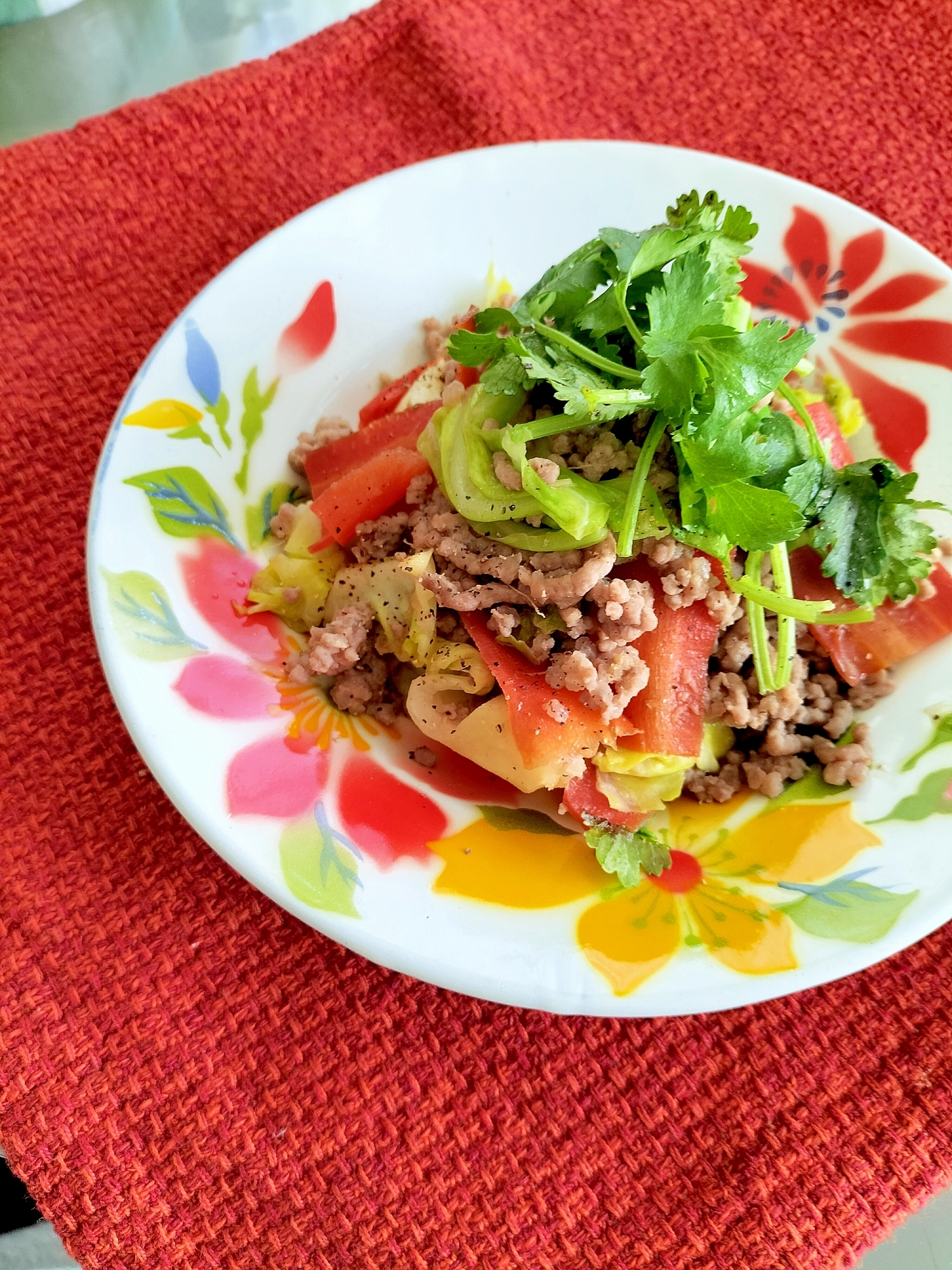 春キャベツとひき肉のそぼろエスニックサテ炒め♪