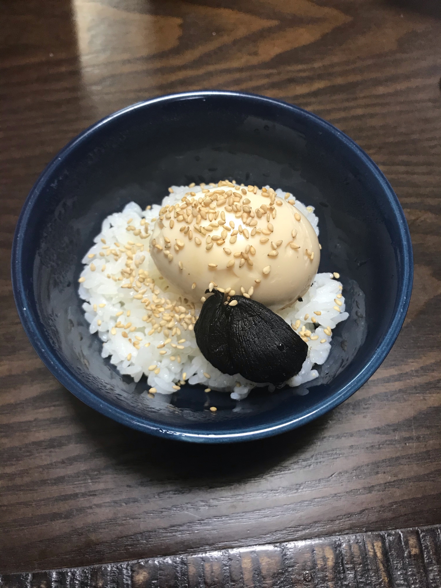 時間短縮!!ゆでたまごと黒ニンニク丼( ＾∀＾)