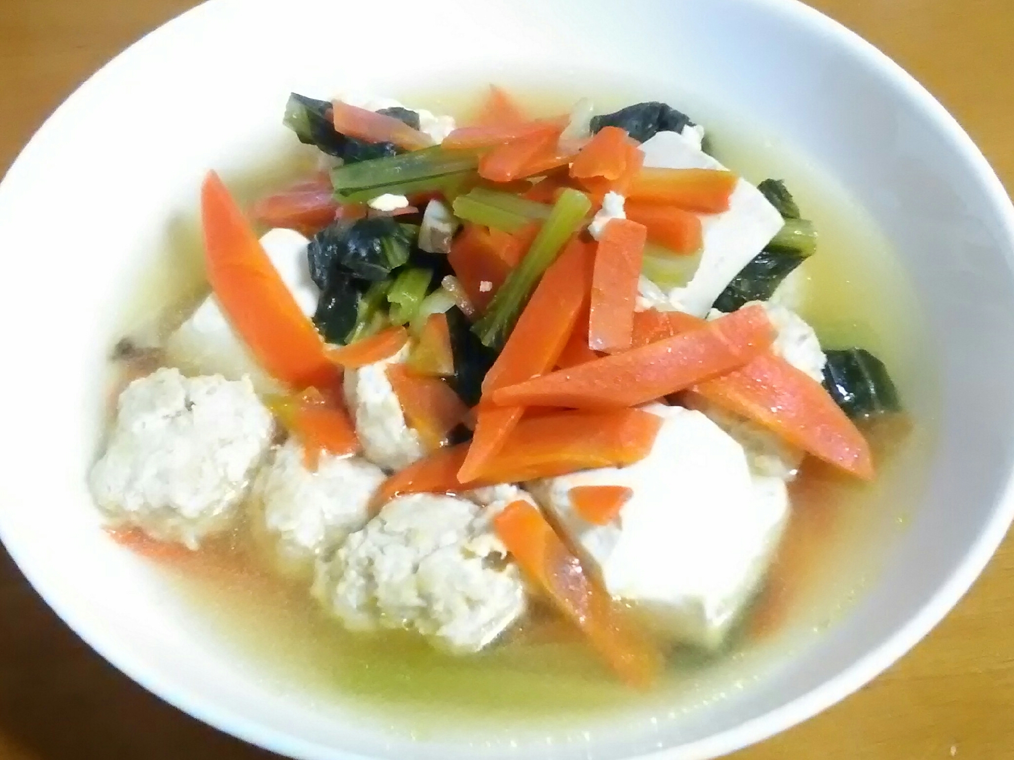 鶏団子と小松菜のコンソメスープ