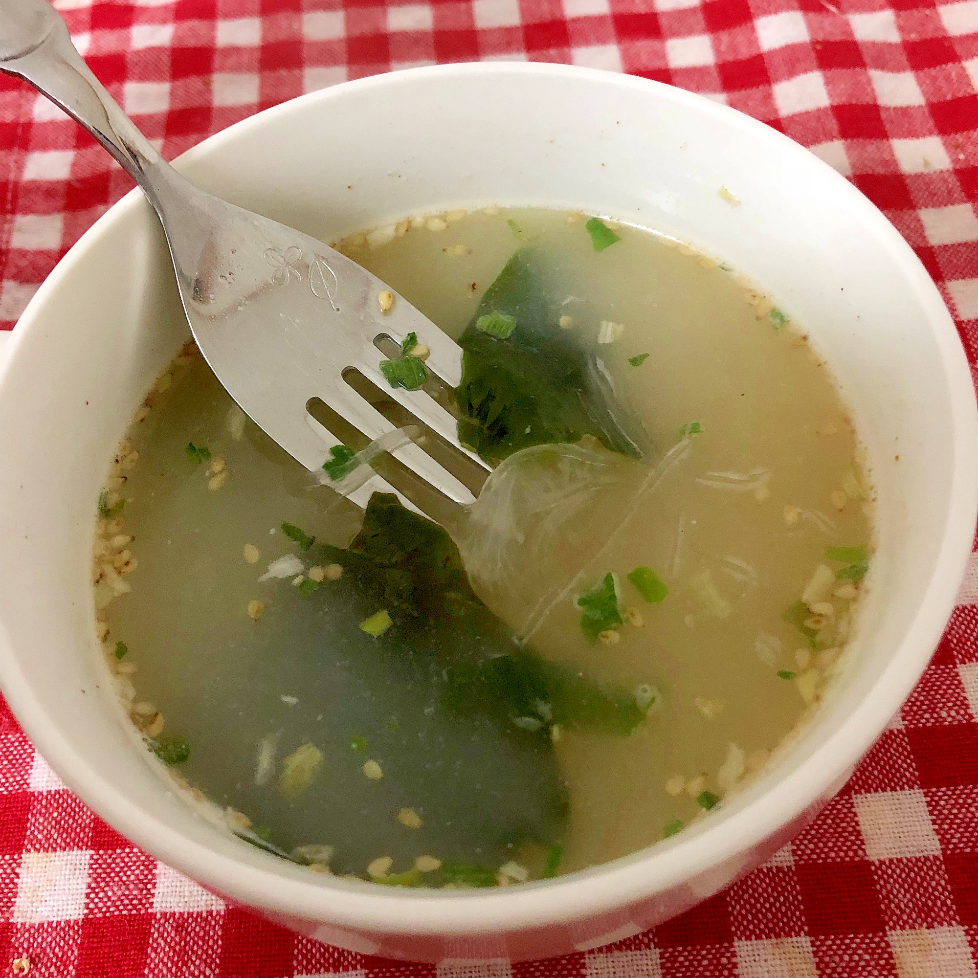 わかめとねぎとごまの春雨スープ☆