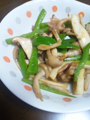 ピーマンときのこのバター醤油炒め