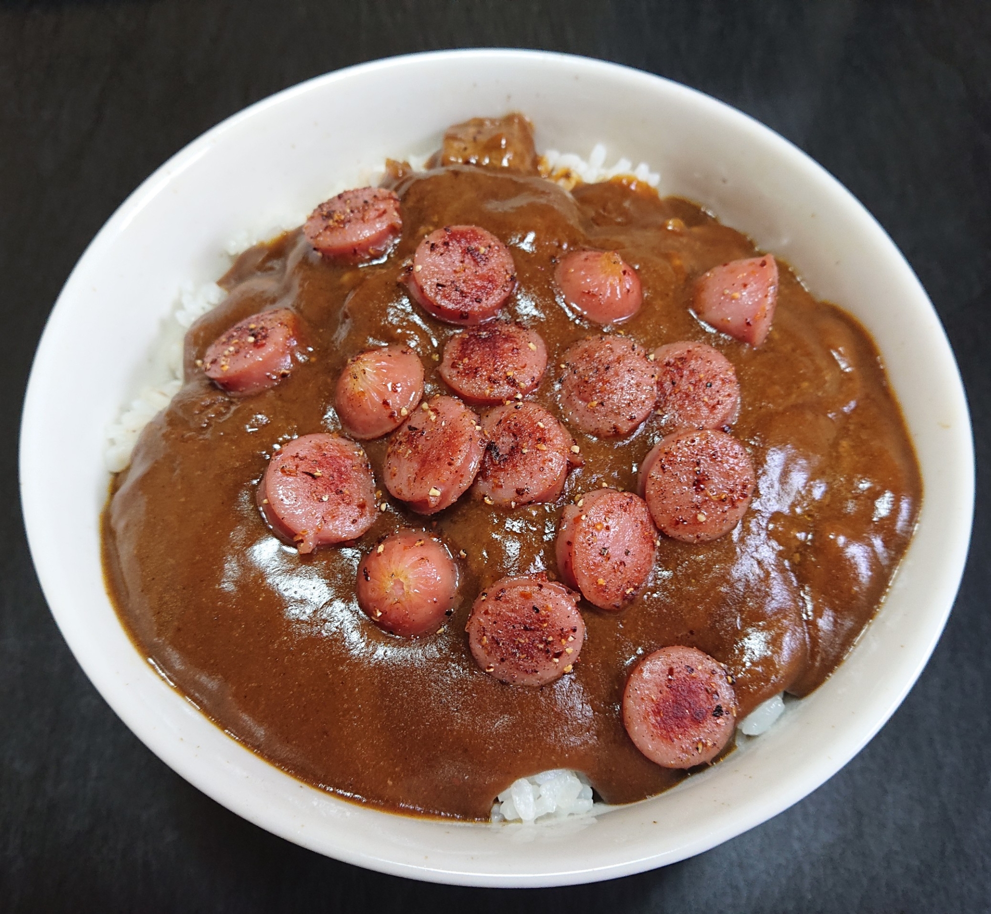 レトルトで☆ピリ辛ウインナーカレー丼