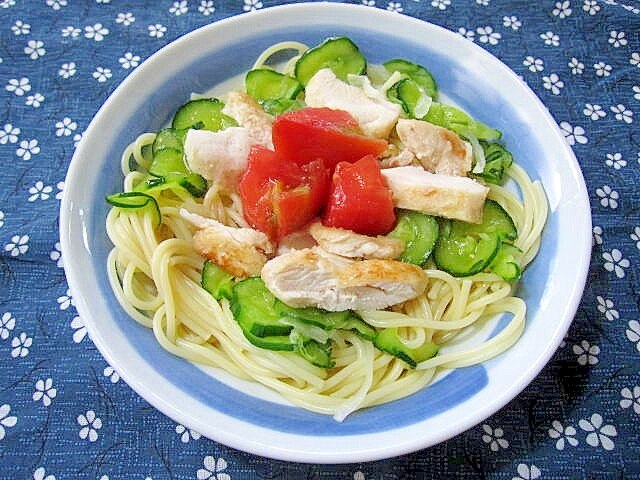 チキンソテーとトマトのサラダスパゲティ レシピ・作り方 by けい