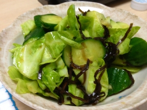 塩昆布で簡単!ごま油香るきゅうりとキャベツの漬け物
