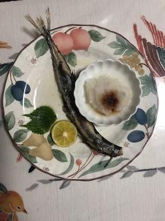 秋刀魚のグリル焼きにスダチと大根