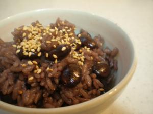 圧力鍋で まっくろ☆もちもち☆黒豆ごはん