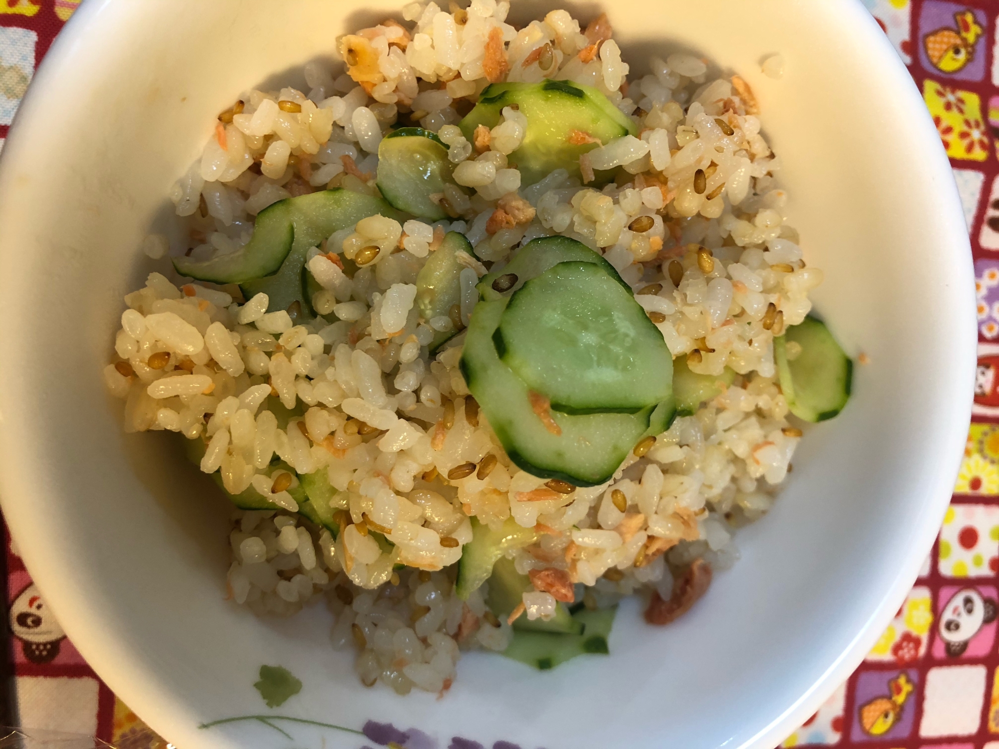 簡単!混ぜるだけ。鮭ときゅうりご飯