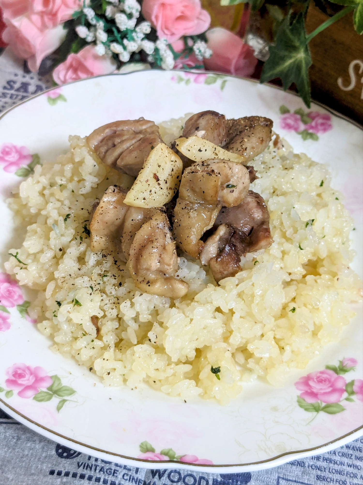 ワンパンで！〜鶏もも肉のガーリックライス〜