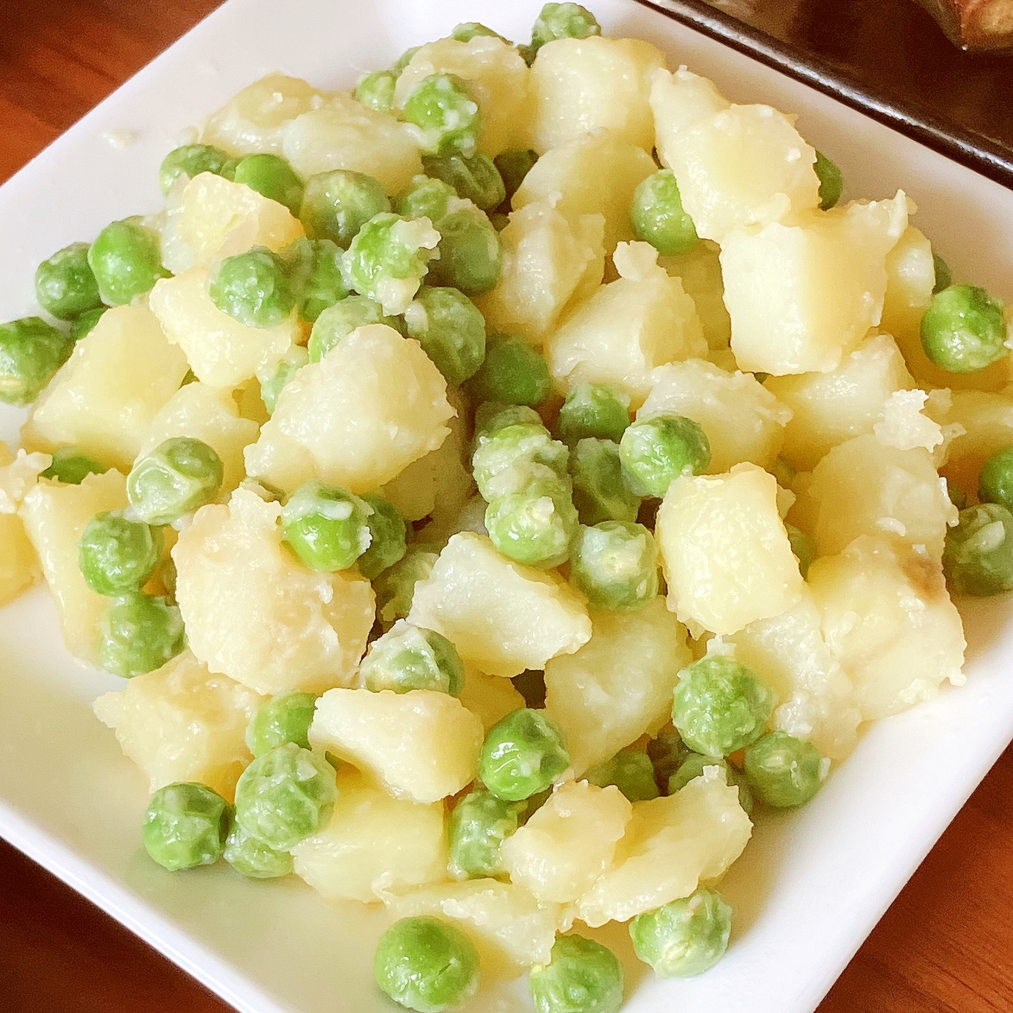 旬を味わう！新じゃがとえんどう豆の煮物