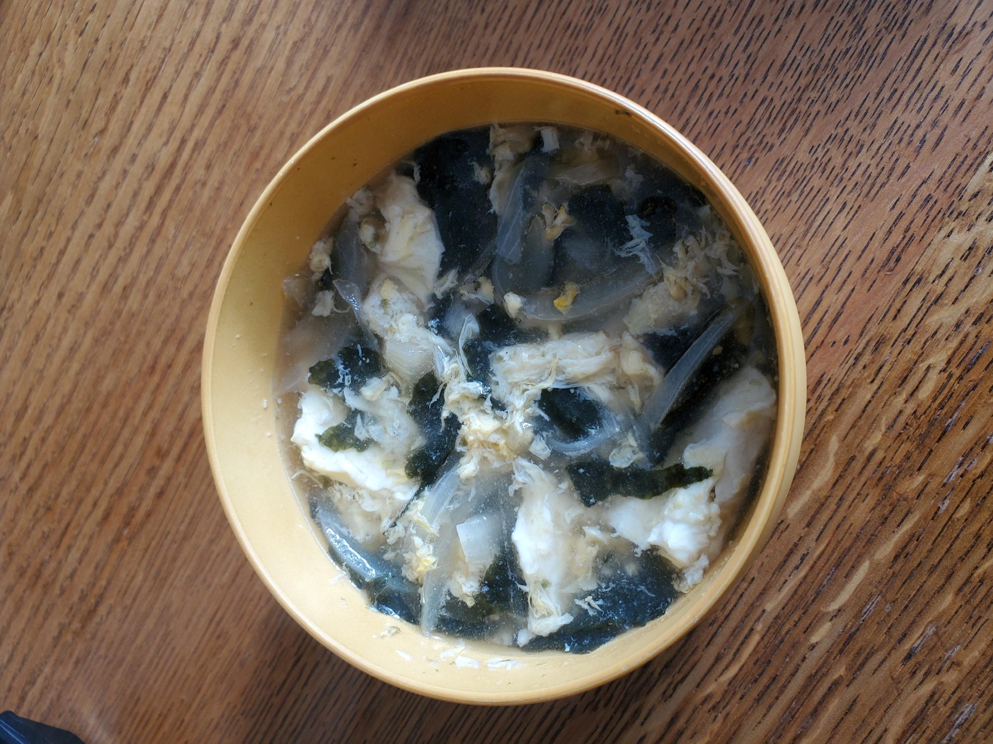 玉ねぎと味付け海苔の卵とじ味噌汁