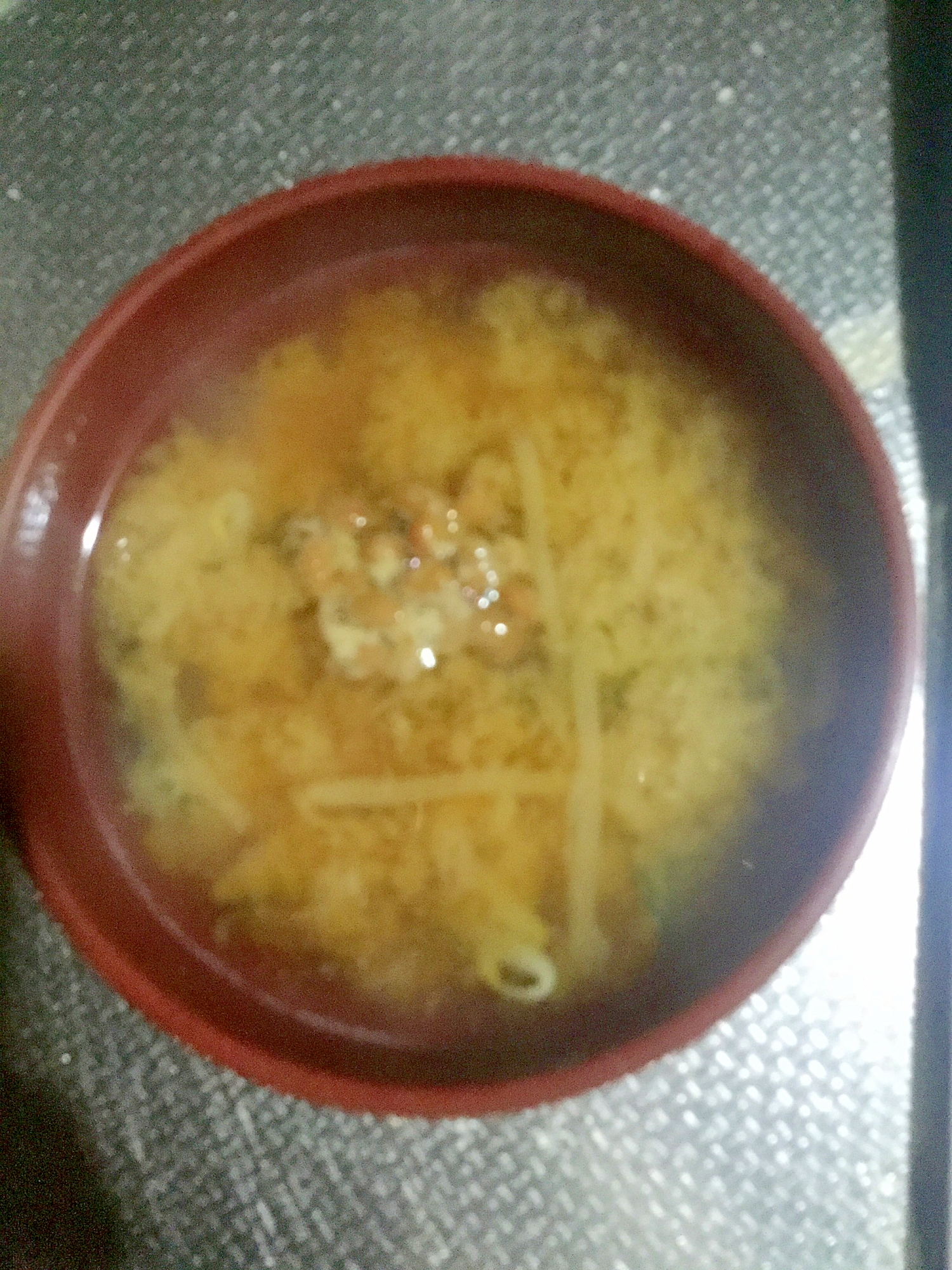 納豆とモヤシの味噌汁。