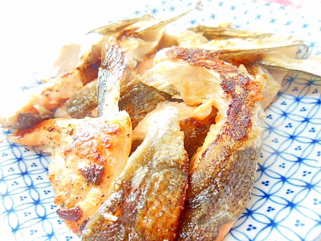 ❤鮭アラのマーガリン・スパイス炒め❤