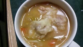 餃子で。ワンタンキムチスープ