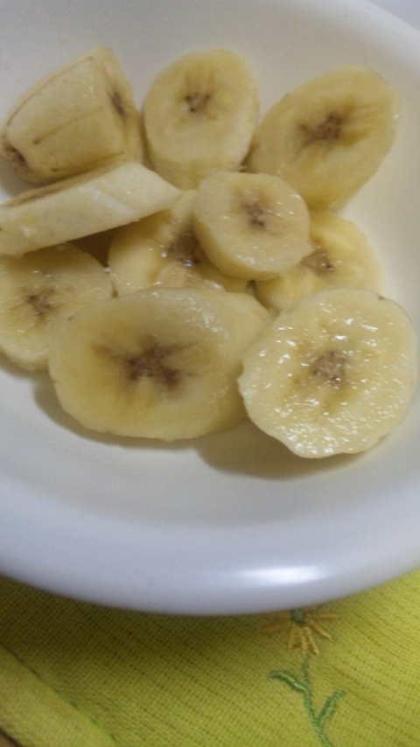 バナナは毎日食べますが、切って冷凍は思いつきませんでした。
これはおいしぃです。