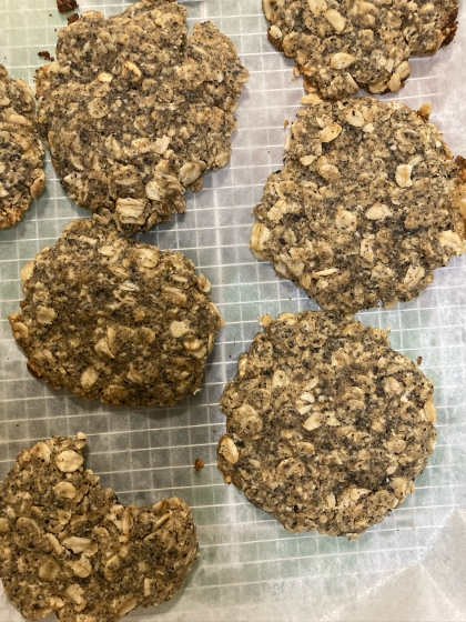 オートミールと米粉の黒ごまきな粉クッキー