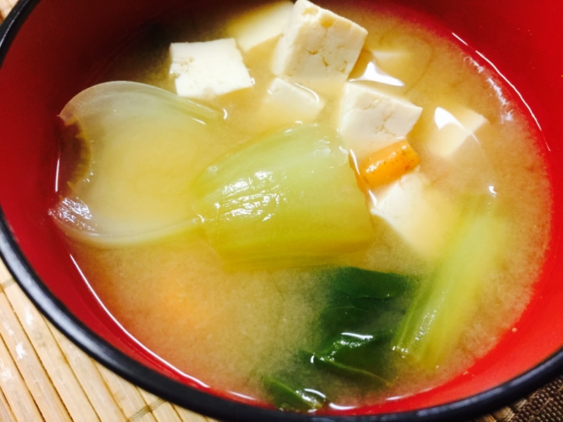 チンゲン菜＆豆腐＆ニンジンの味噌汁