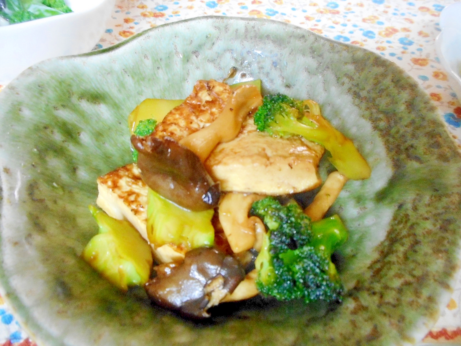 豆腐、ヒラタケ、ブロコリーの甘辛炒め