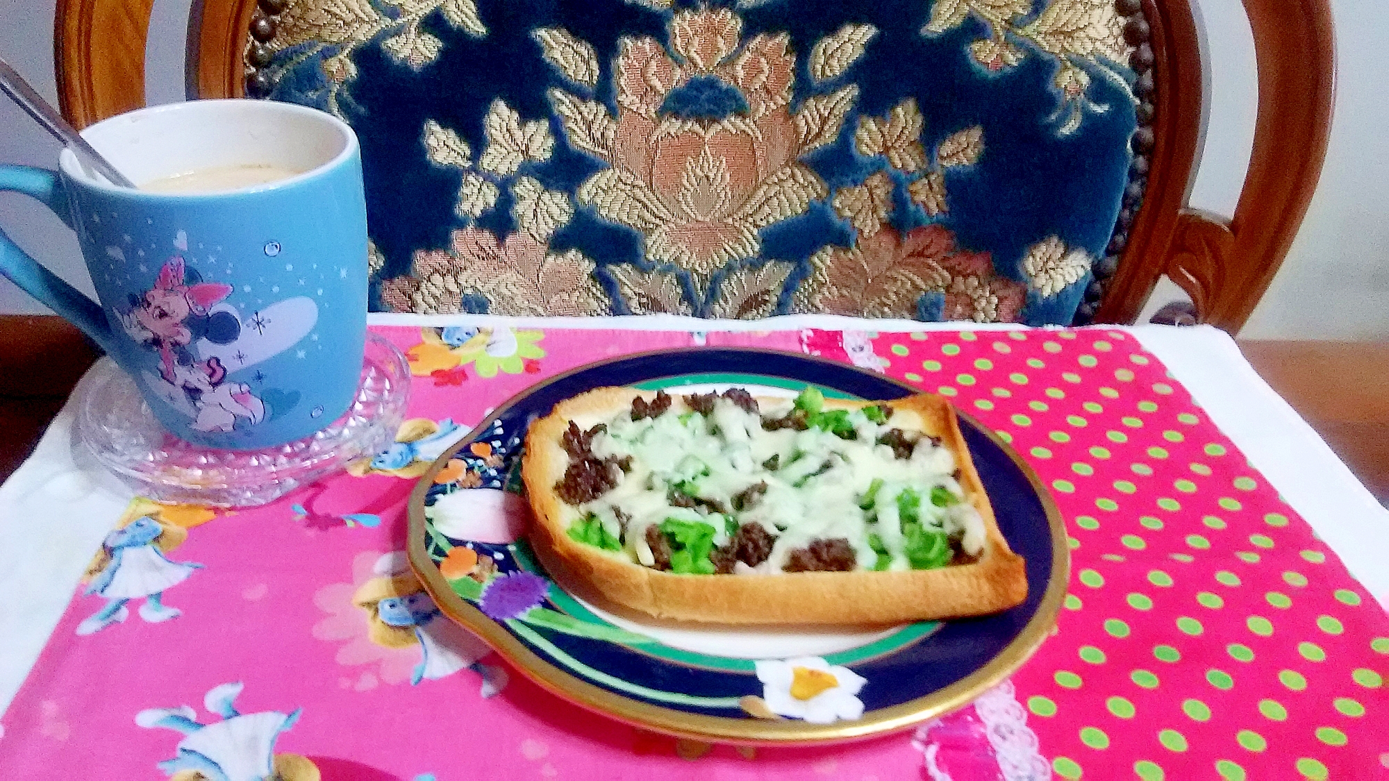 そぼろのピザトースト