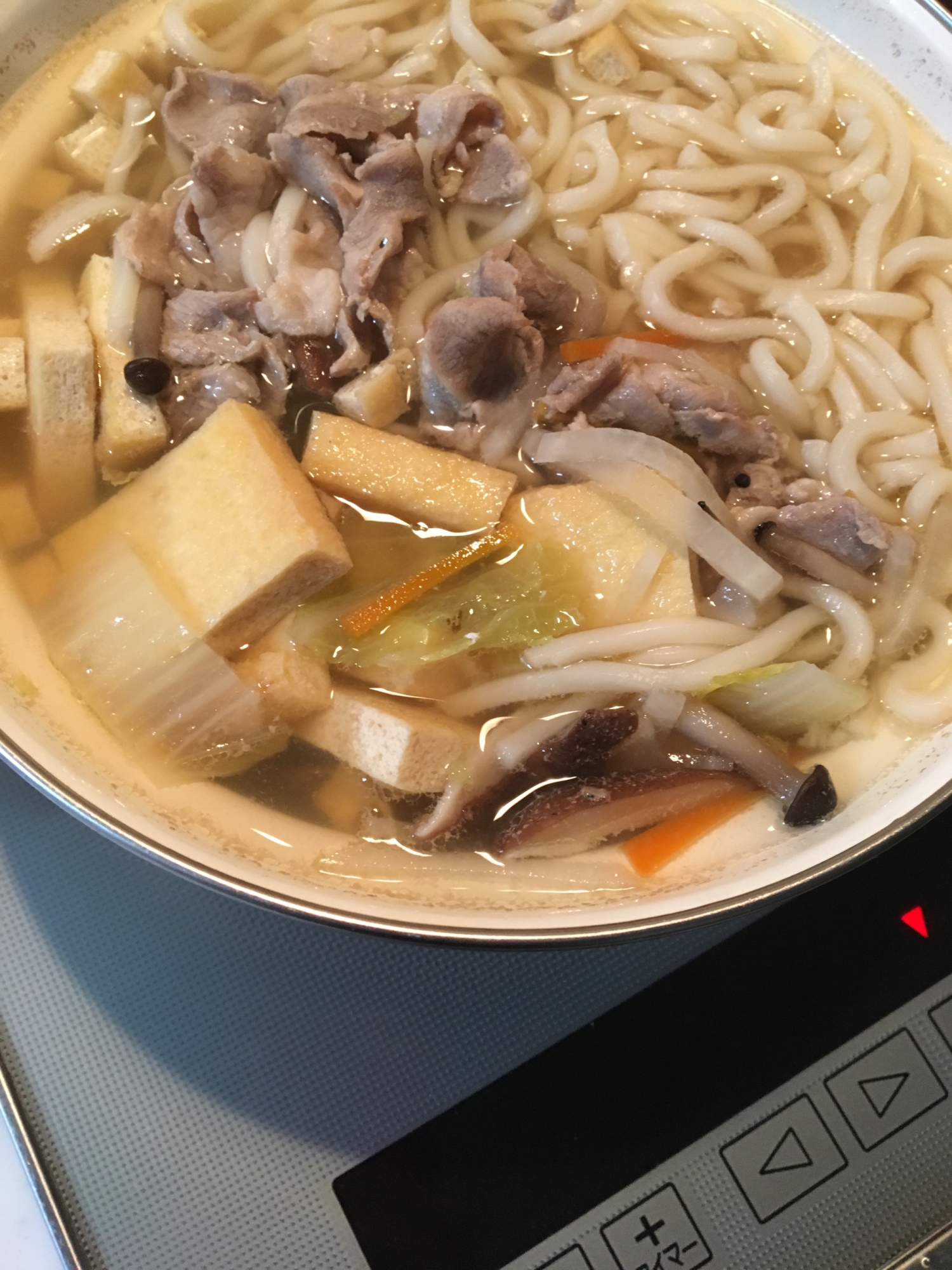 豚肉と手揚げ風油揚げの煮込みうどん鍋(o^^o)