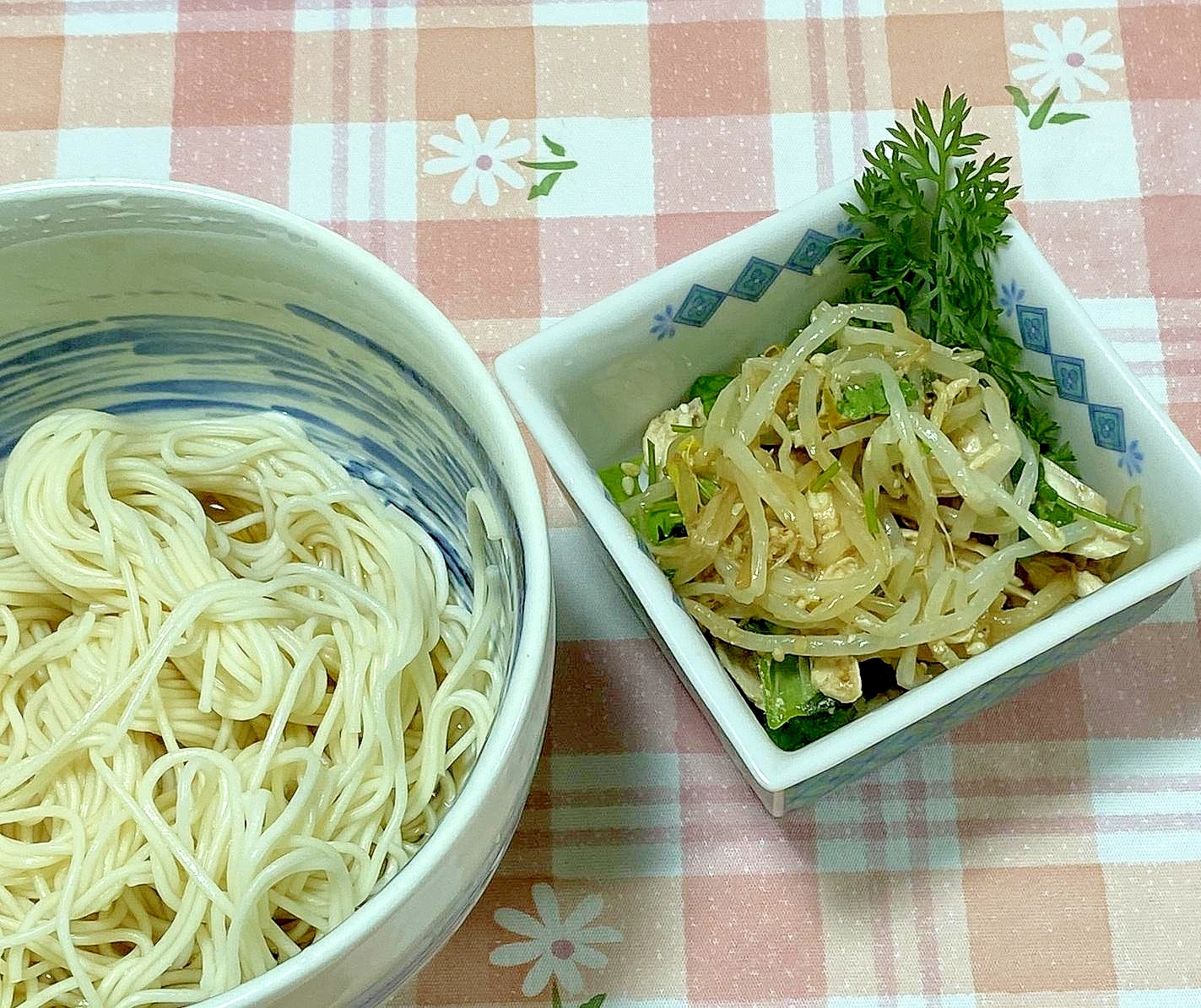 アクセントの効いた、蒸し鶏とパクチーの中華和え