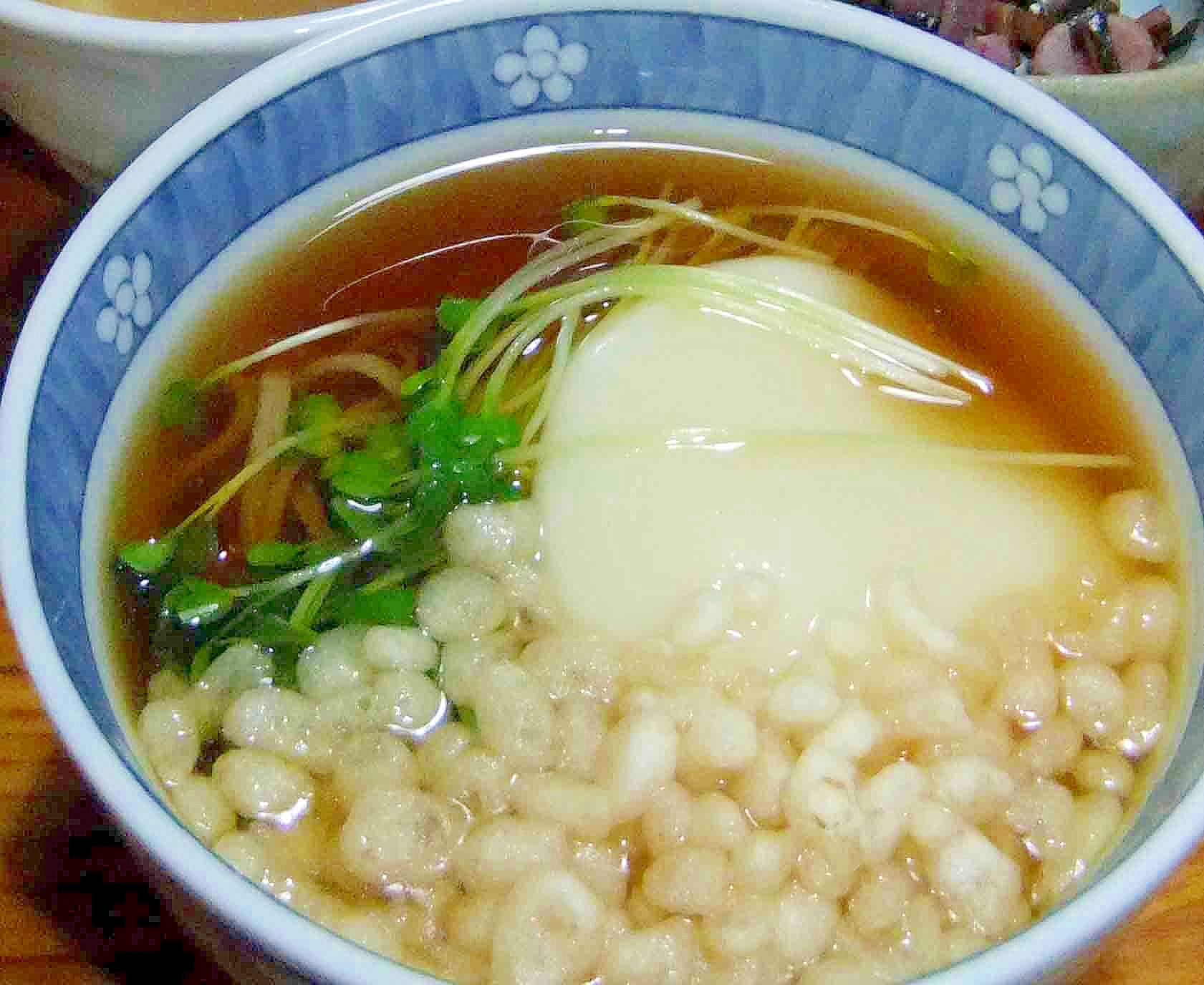 おもちと揚げ玉、かいわれのお蕎麦