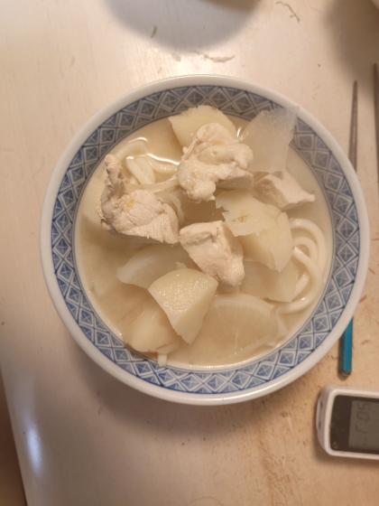 ダイコンの葉と豆腐とわかめの味噌汁